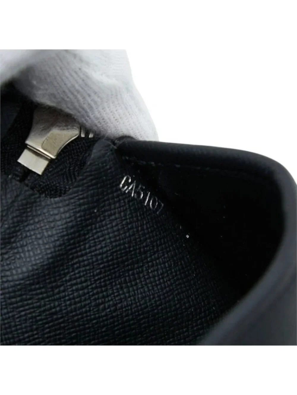 Louis Vuitton Taiga Zippy Wallet Vertical Noir Black Leather